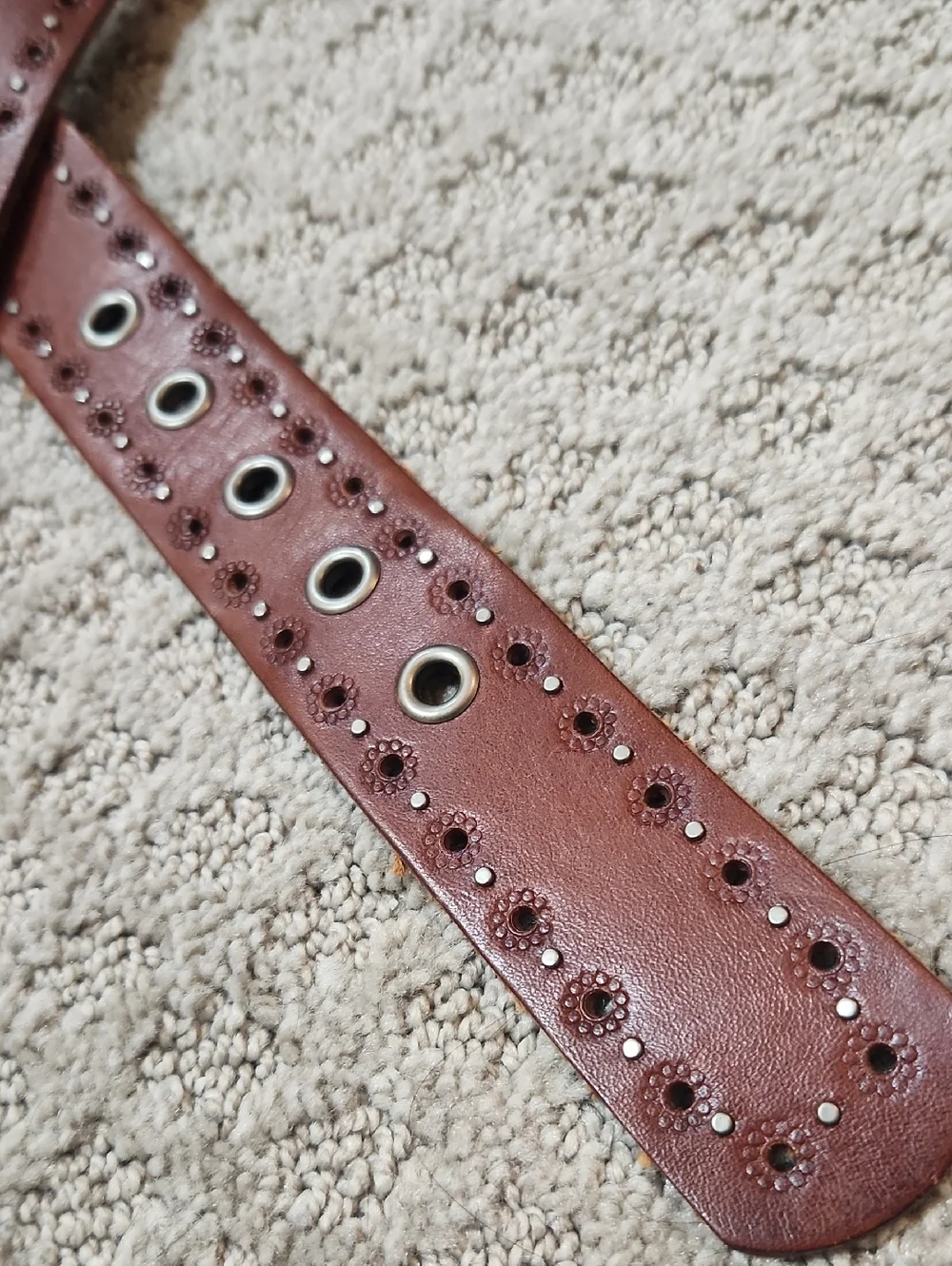 Fossil Brown Leather Studded Belt with Round Silver Buckle Size Medium